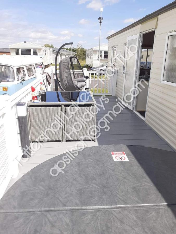 Tattershall Luxury Hot Tub Caravan Екстериор снимка